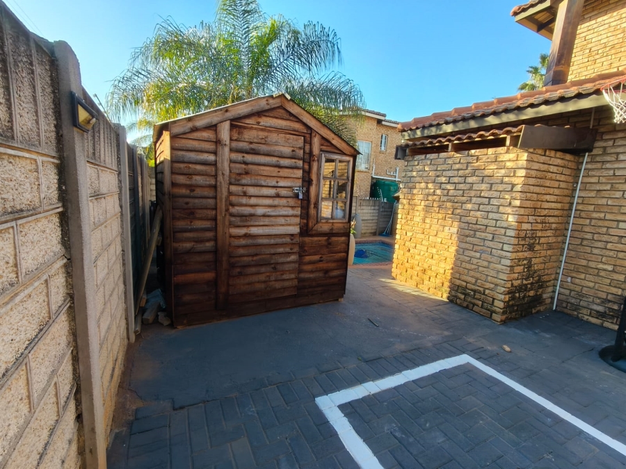 3 Bedroom Property for Sale in Safari Gardens North West